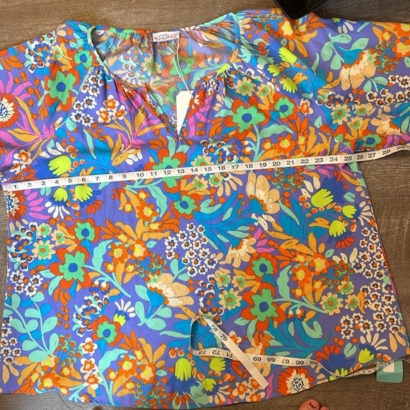 Emily Wonder Periwinkle Split Neckline with Balloon Sleeve Floral Blouse size 1X - Picture 14 of 16